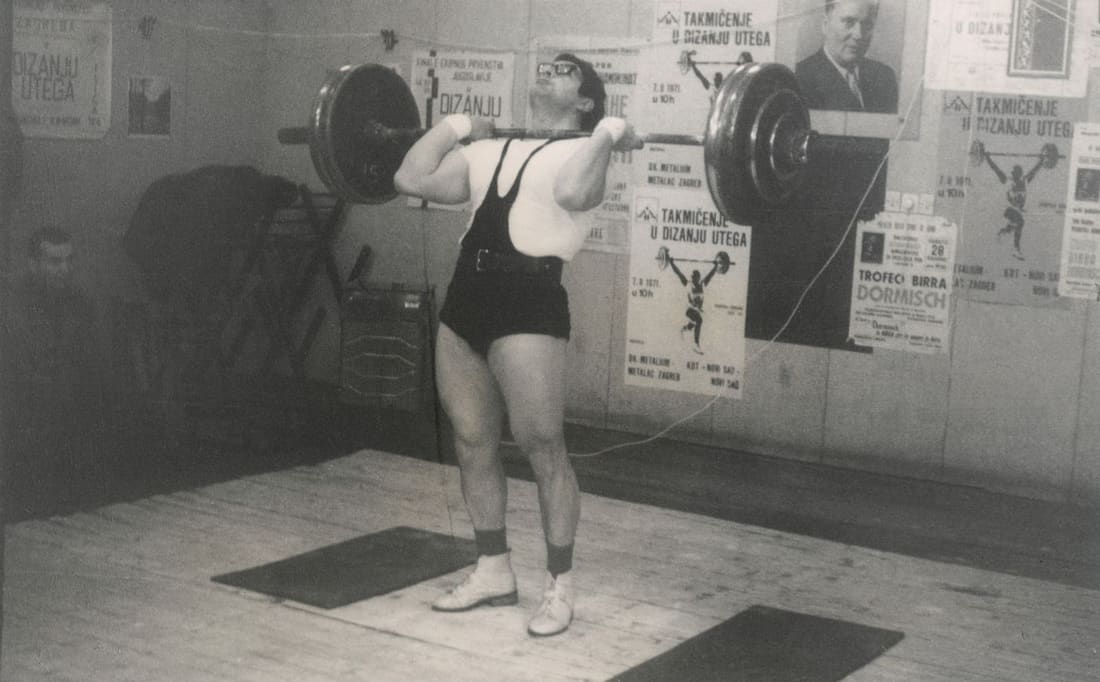 Takmičenje u dizanju utega, klupska dvorana, 1971.